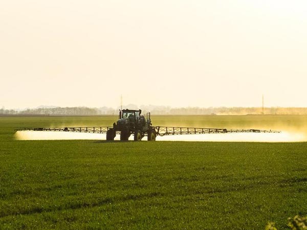 Qual è il principio di lavoro dello spray per boom agricolo?