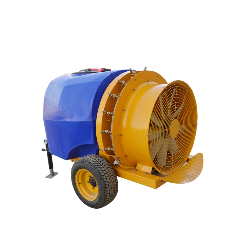 Spruzzatore montato su trattore
