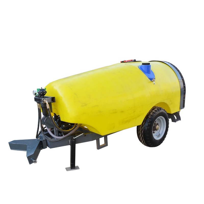 Macchina per spruzzatura trainata